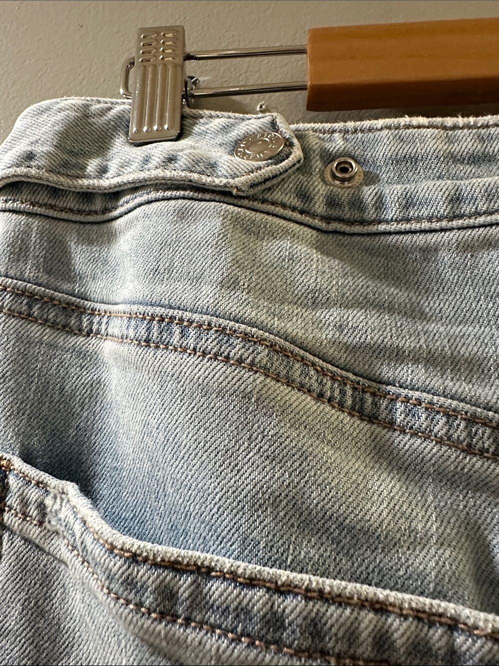 American Eagle Outfitters Light Blue Wide-Leg Jeans with Raw Hem - Picture 9 of 9